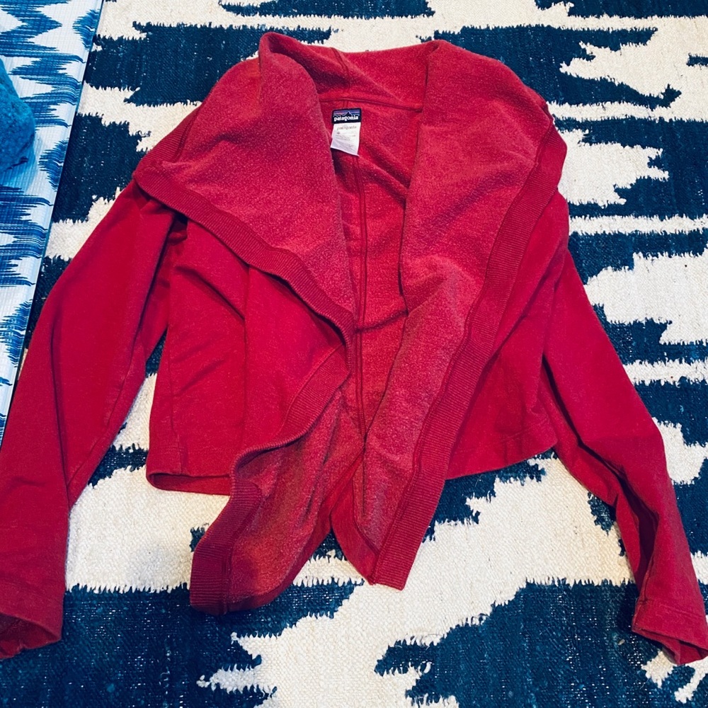 Patagonia wrap sweatshirt.